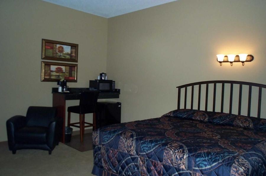 Americas Best Value Inn Big Lake Becker Room photo